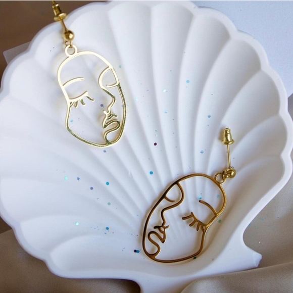 Gold Face Outline Earrings - Picture 2 of 5